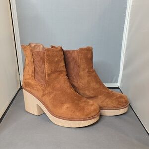 Elegant Tan Suede Ankle Booties Pierre Dumas Sz 7